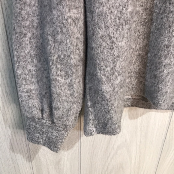 H&M gray sweater size Medium - Picture 2 of 14